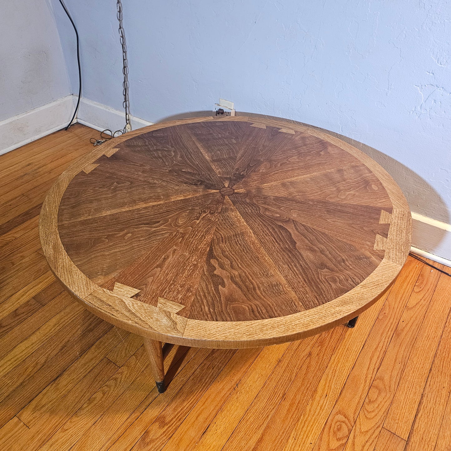 Mid Century Modern Lane Round Coffee Table