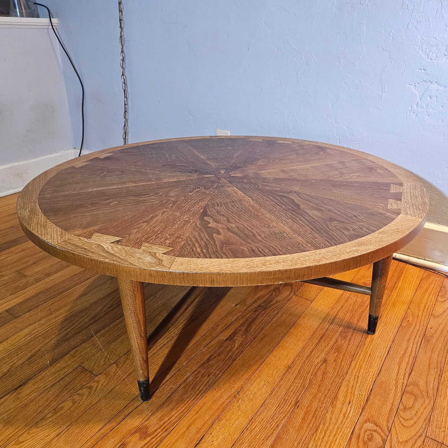 Mid Century Modern Lane Round Coffee Table