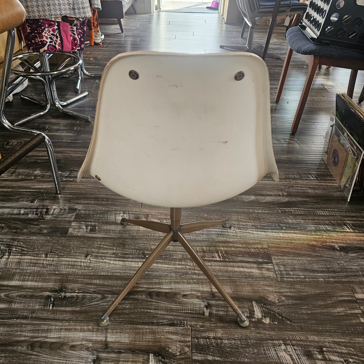 Mid Century Fiberglass Shell Swivel Chair