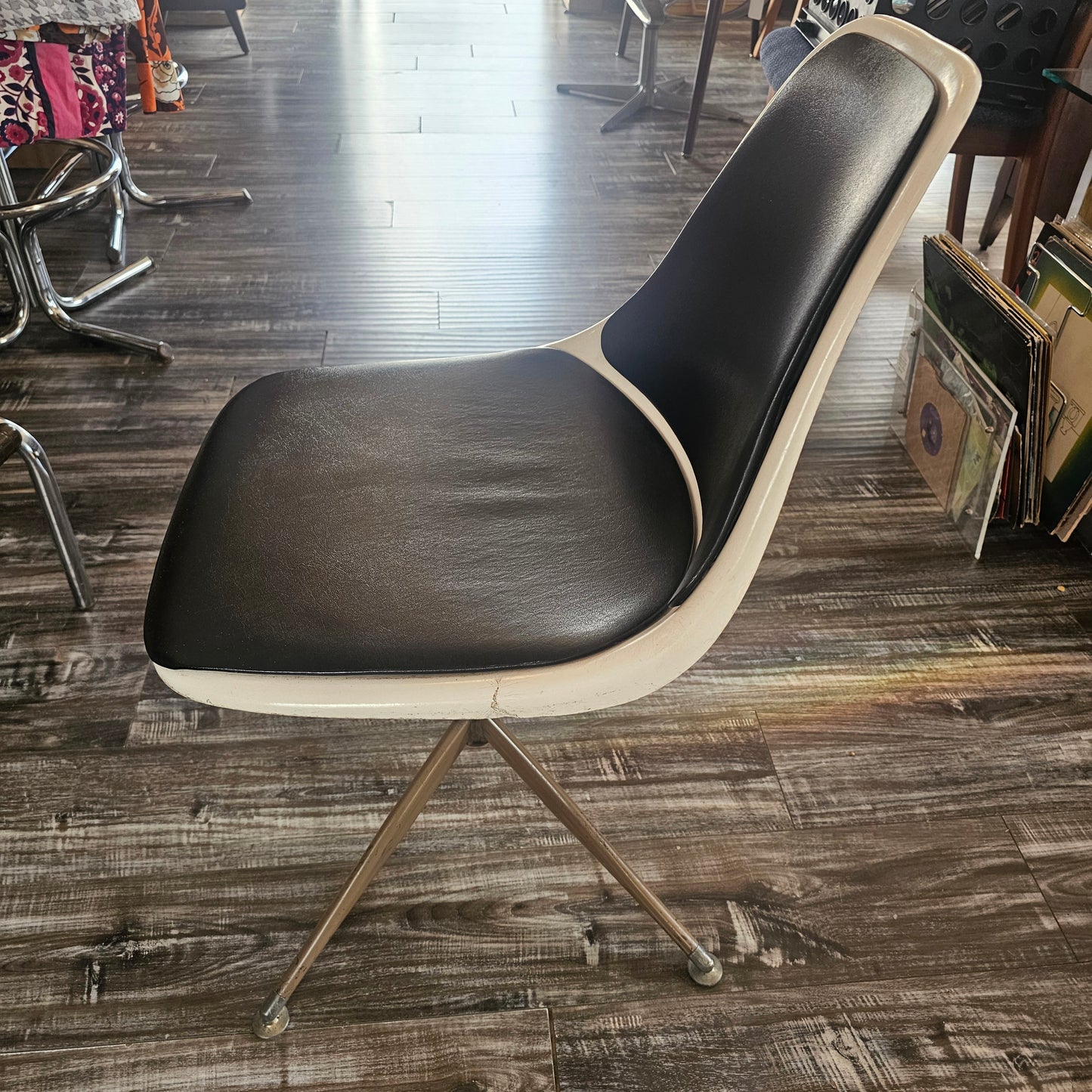 Mid Century Fiberglass Shell Swivel Chair
