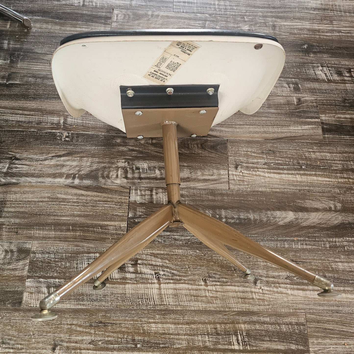 Mid Century Fiberglass Shell Swivel Chair