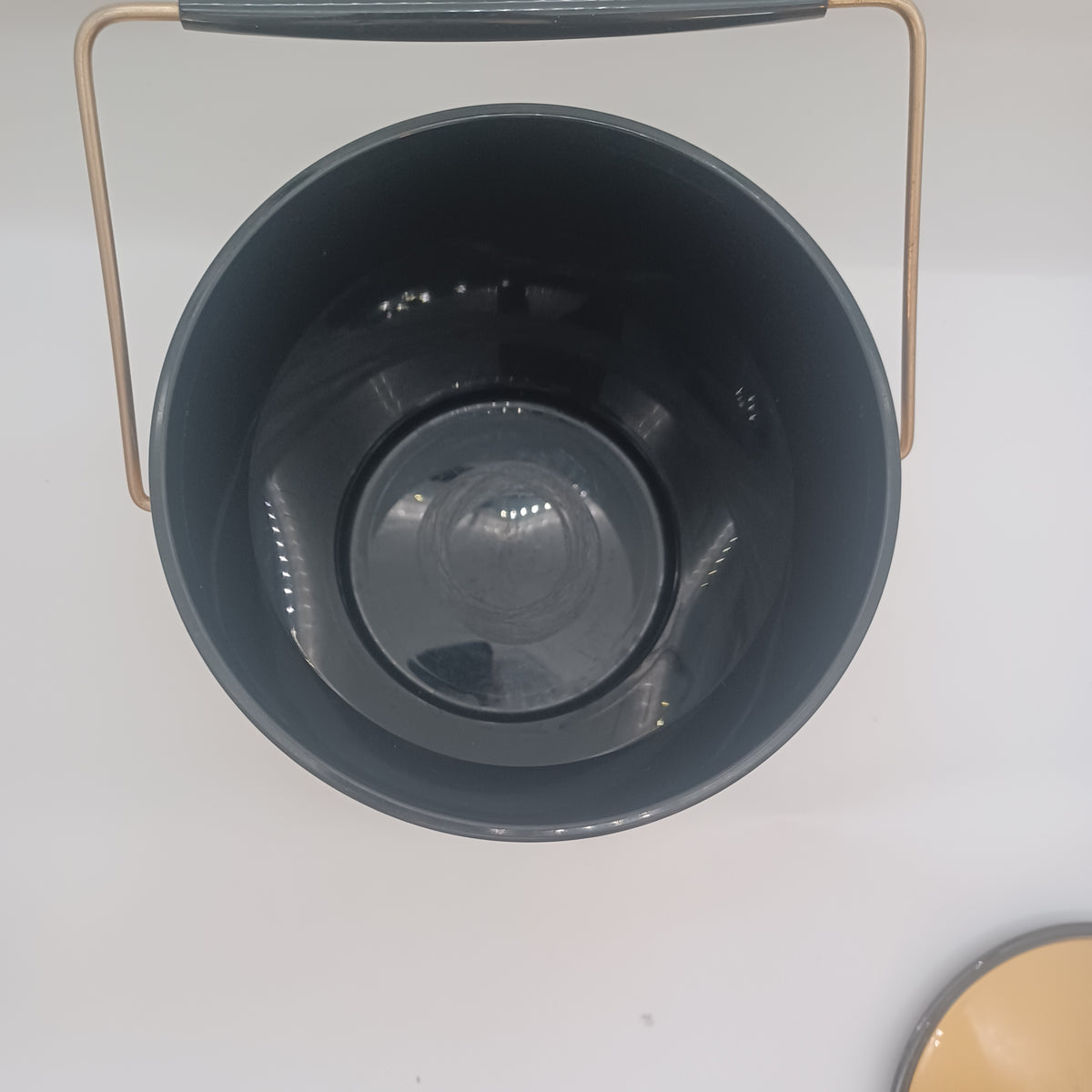 Ice bucket